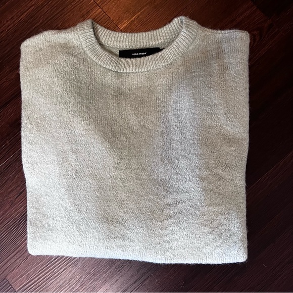 Vero Moda Sweater • Size L - Picture 4 of 5